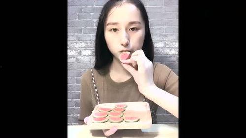 漂亮妹妹吃瓜,漂亮妹妹的甜蜜吃瓜时光