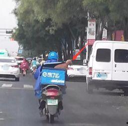 带你吃瓜的奇葩外卖小哥,带你领略小哥的奇葩日常