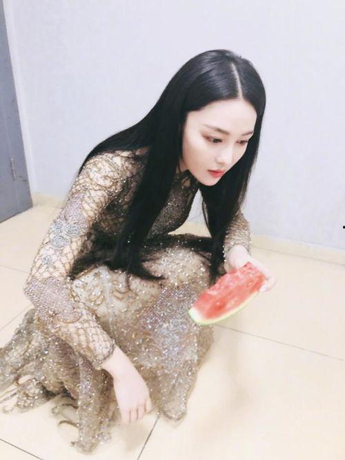 大美女带你吃瓜