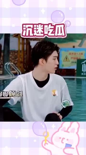 综艺吃瓜图片搞笑,笑料百出，欢乐无限