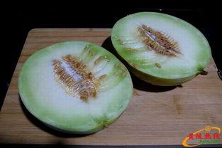 吃白兰瓜图片,一睹其色香味俱全的绝美瞬间