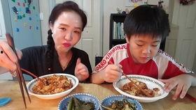 海角母子吃瓜,温馨时光定格永恒  第3张